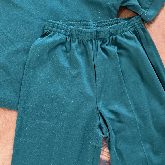 Green Two piece pants loungewear set, size M - Picture 2 of 4
